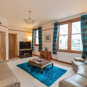 the-traquair-park-residence.edinburghhotelsuk.org/